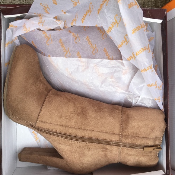 Victorian Steampunk Side Button Chunky Ankle Boot - Picture 3 of 6